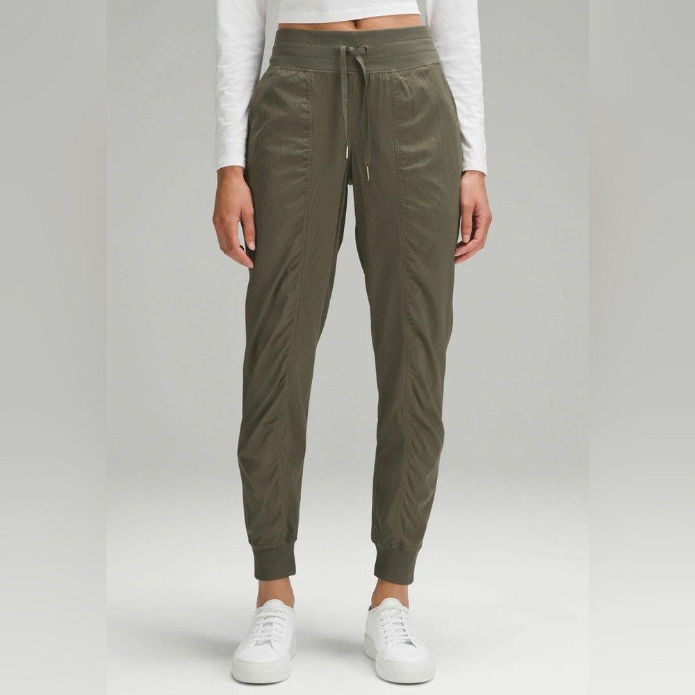 COPY - lululemon
DANCE STUDIO MID-RISE JOGGER